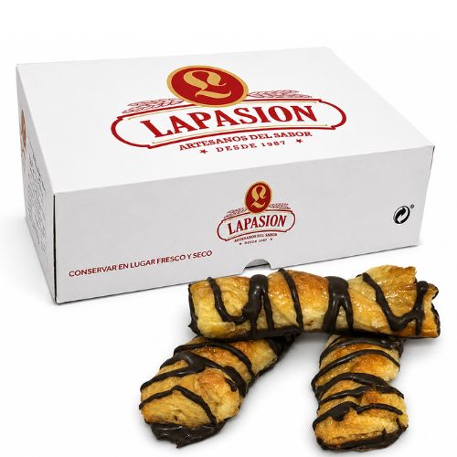 Rizo Cebra · Lazo de Hojaldre Jugoso Decorado con Chocolate (Granel) | 2,5 kg | 56 ud aprox.