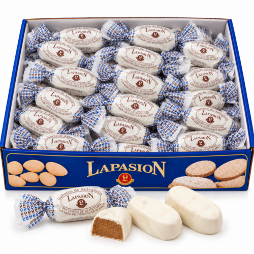 Polvorón al Cacao con Almendras Bañado en Chocolate Blanco | Sabores de Antequera